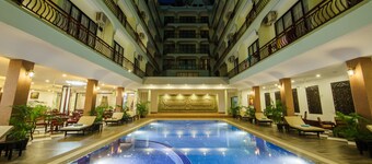 Smiling Deluxe Hotel