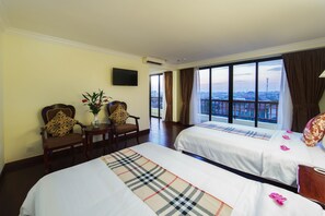 Deluxe Double or Twin - Free Airport Pick Up | 1 dormitorio, ropa de cama de alta calidad, colchones Select Comfort