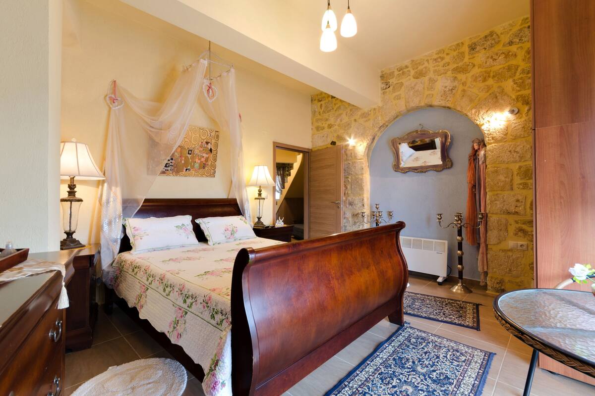 In-room safe, iron/ironing board, free WiFi, bed sheets
