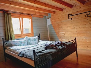 2 slaapkamers, reisbedje, wifi, beddengoed