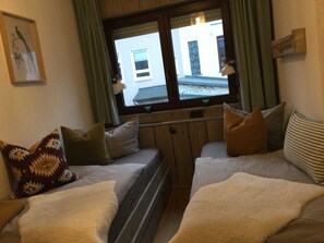 2 habitaciones, cuna de viaje, wifi y ropa de cama 