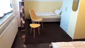 3 bedrooms, desk, WiFi, bed sheets