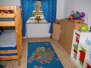 2 Schlafzimmer, Reisekinderbett, WLAN, Bettwäsche