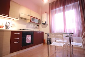 Deluxe Apartment, 1 Queen Bed, Smoking | Private kitchen | Fridge, coffee/tea maker, electric kettle - Sette sorelle b&b (Cosenza)