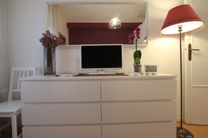 Departamento Deluxe, 1 cama Queen size, para fumadores | 1 habitación, ropa de cama de alta calidad y edredón 