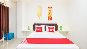 Escritorio, sistema de insonorización, wifi gratis y ropa de cama 