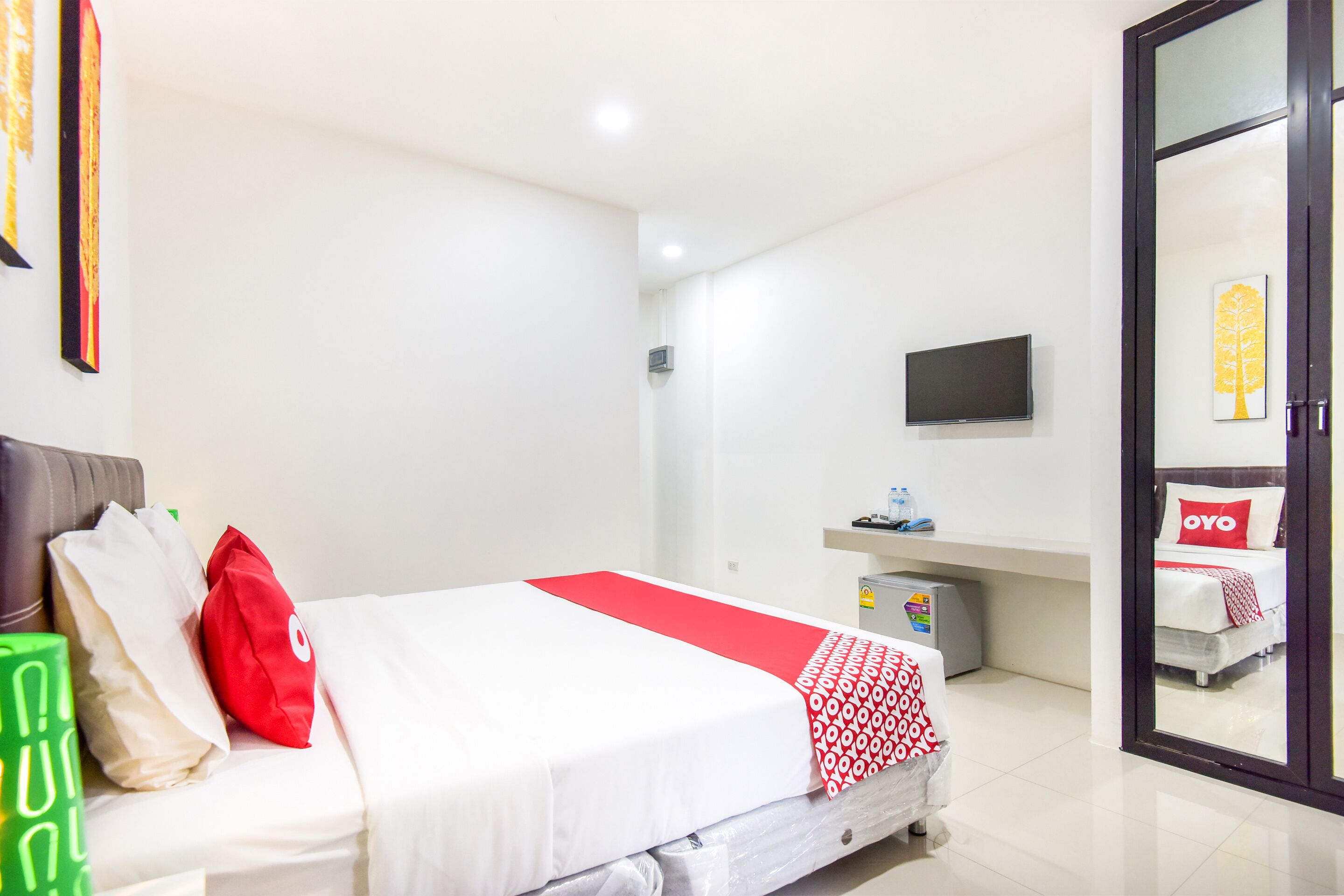 standard double room | desk, soundproofing, free wifi, bed sheets