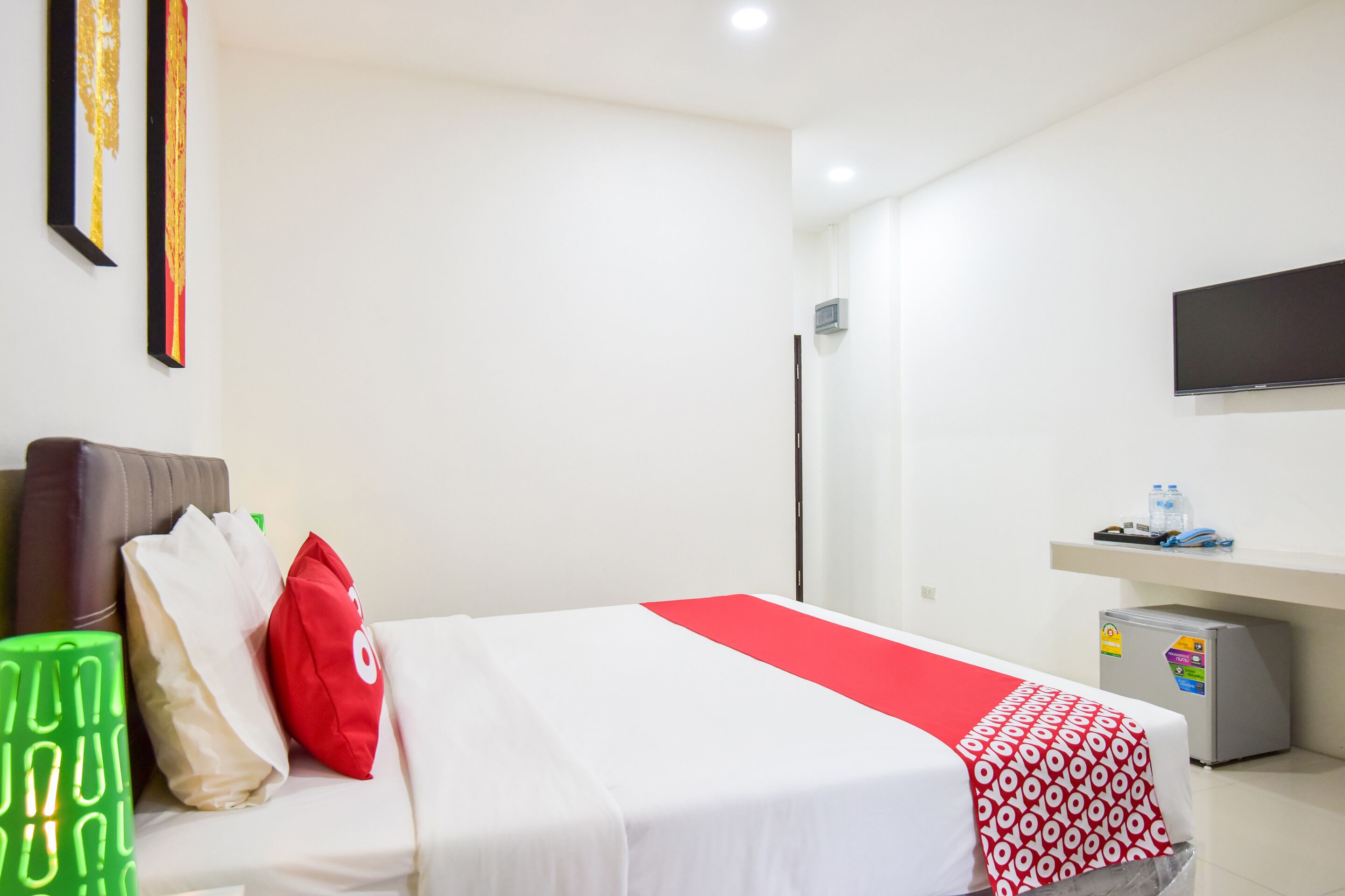 standard double room | desk, soundproofing, free wifi, bed sheets