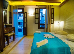 Iron/ironing board, free WiFi, bed sheets - Aloha Maisonette (Chania)