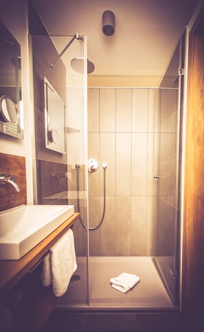 Shower, free toiletries - Gasthaus Am Ödenturm (Cham)