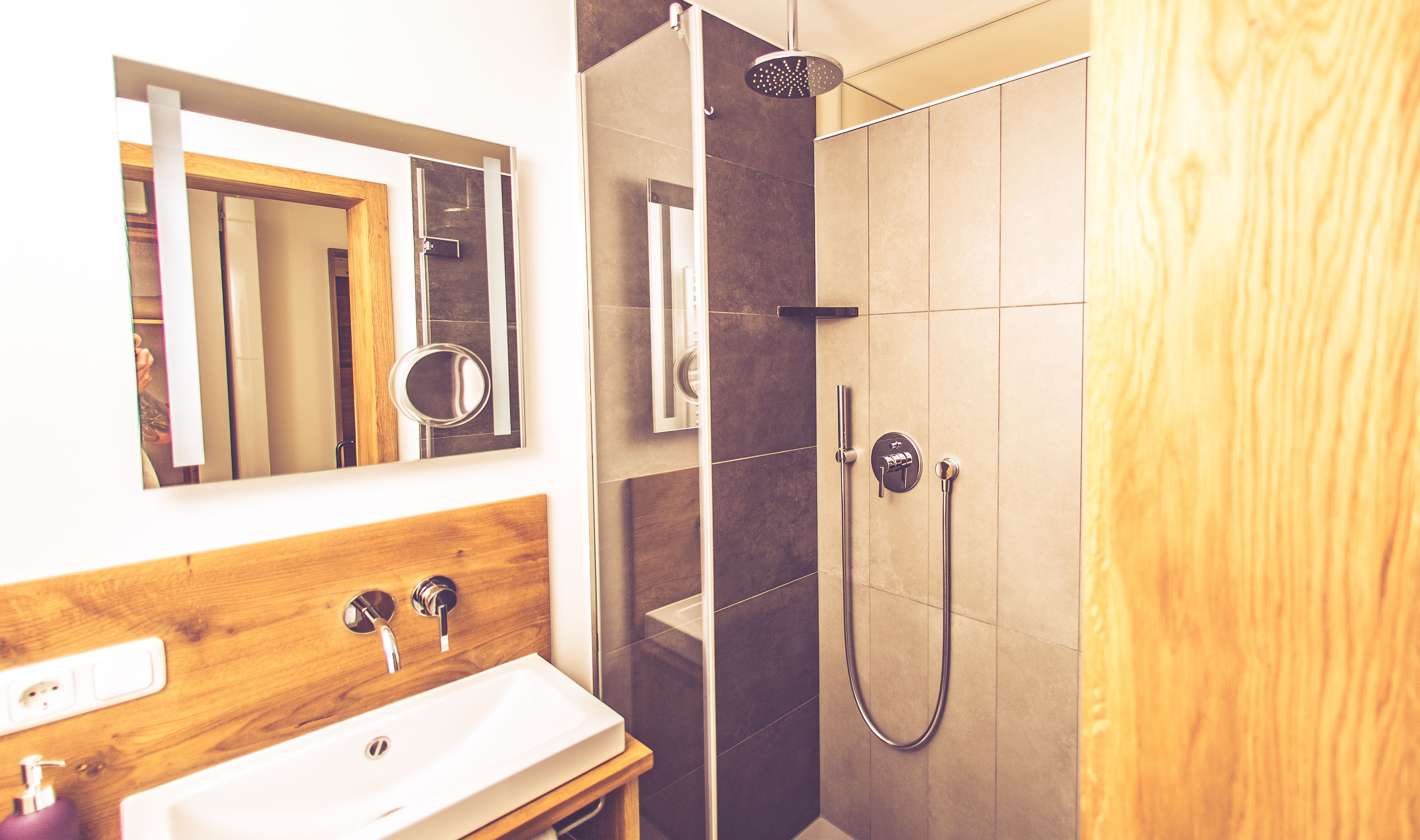 comfort single room | bathroom | shower, free toiletries