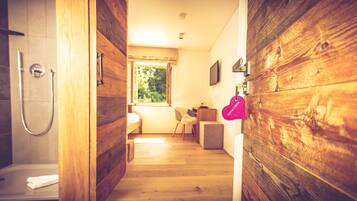 Comfort-Einzelzimmer | Badezimmer | Dusche, kostenlose Toilettenartikel