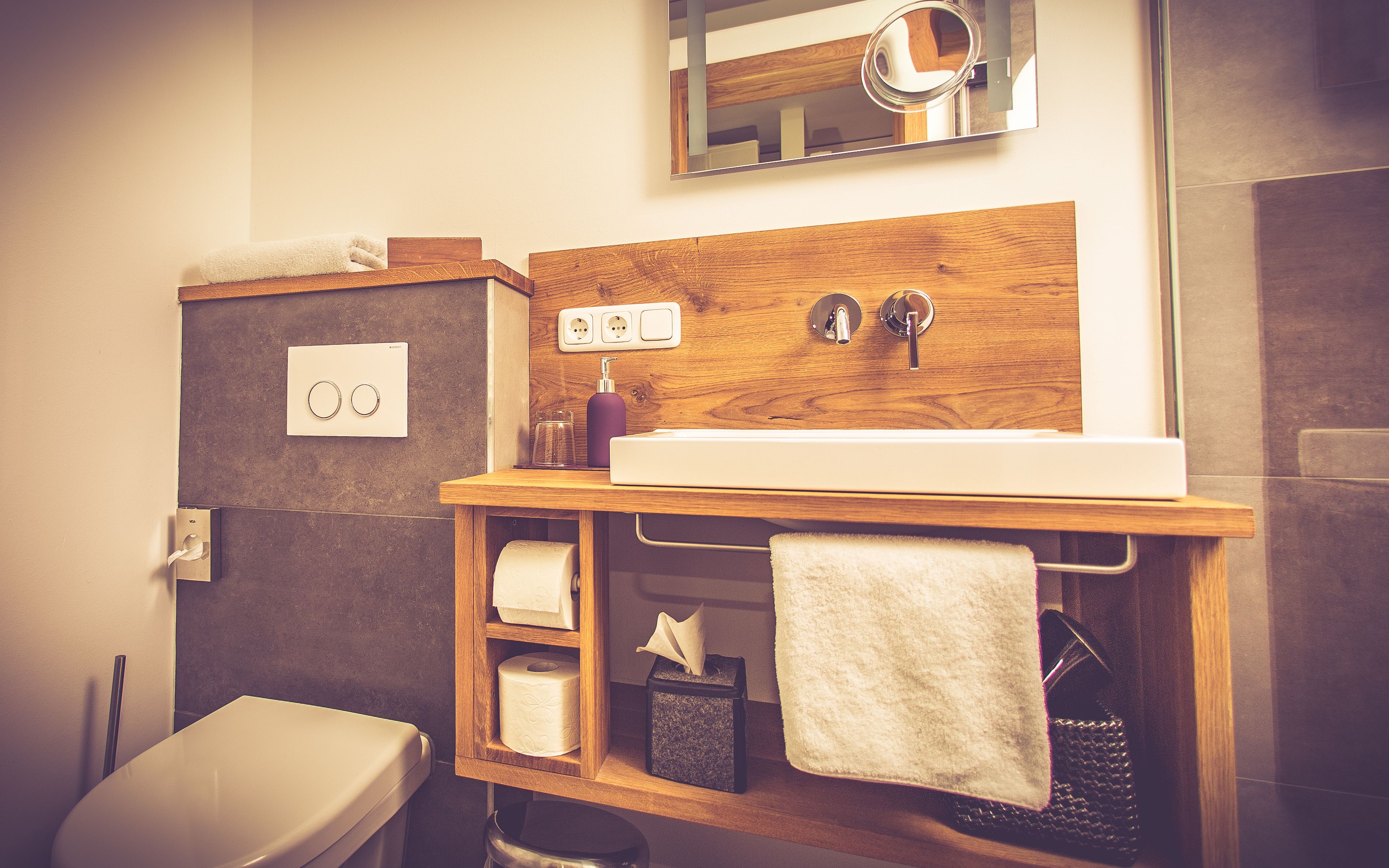 shower, free toiletries