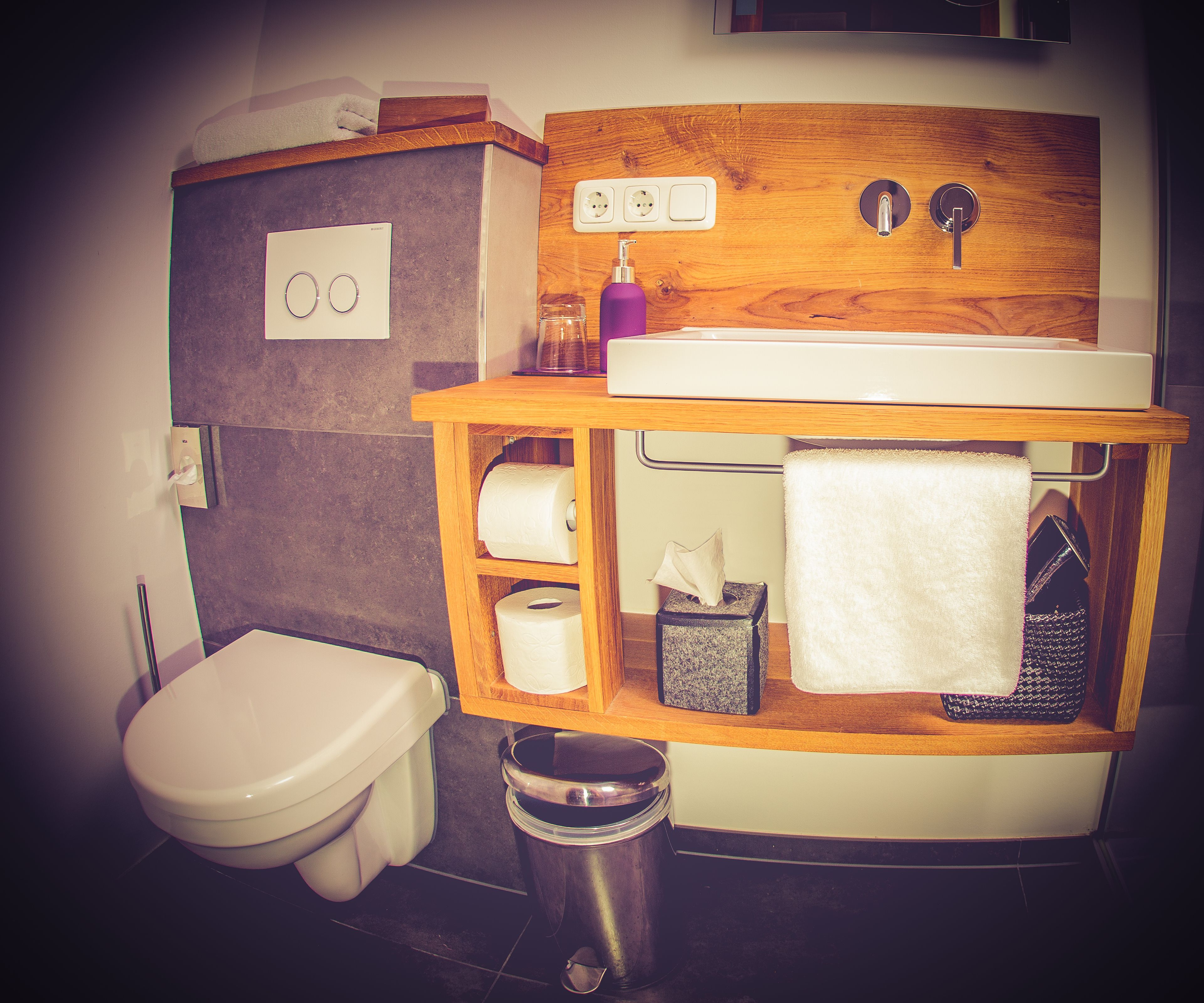 shower, free toiletries