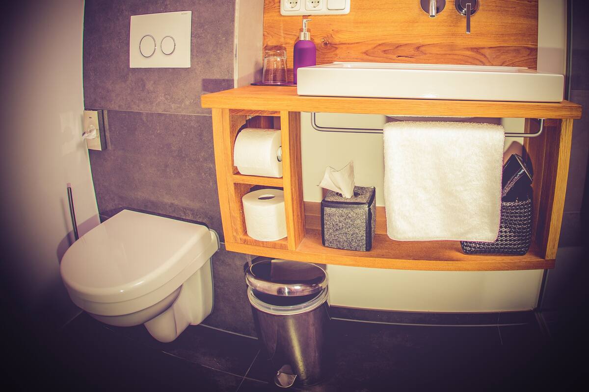 shower, free toiletries