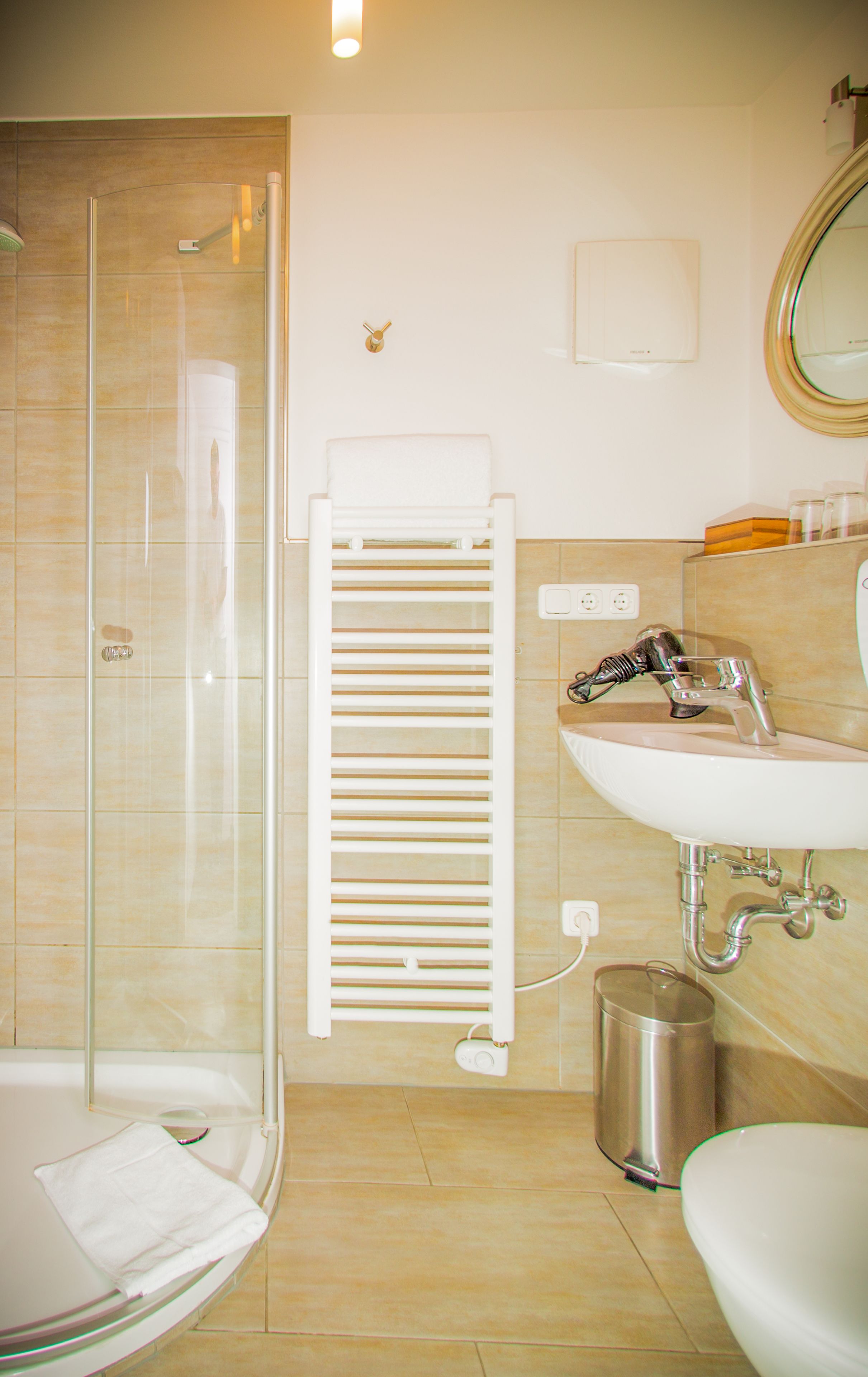 shower, free toiletries