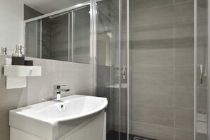 Apartment, 2 Bedrooms | Bathroom