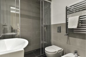 Apartment, 2 Bedrooms | Bathroom - Campo de' Fiori Apartment (Rome)