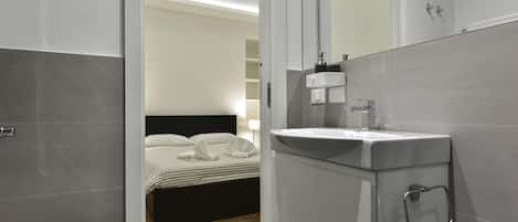 Apartment, 2 Bedrooms | Bathroom