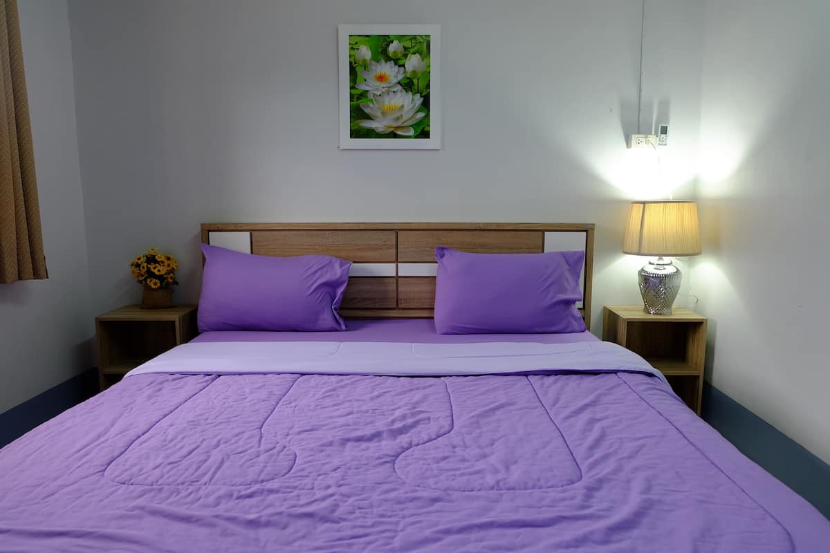 Standard Room | Blackout drapes, free WiFi, bed sheets
