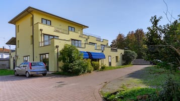 Esterni