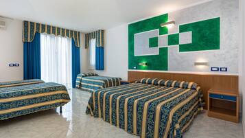 Zimmersafe, Schreibtisch, schallisolierte Zimmer, kostenloses WLAN