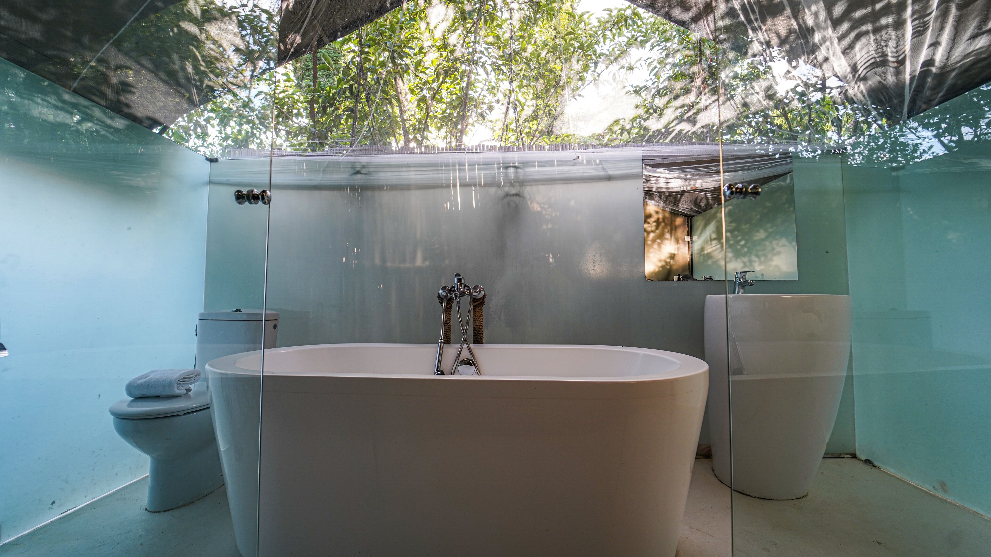 Tente | Salle de bain | Douche, articles de toilette gratuits, sèche-cheveux