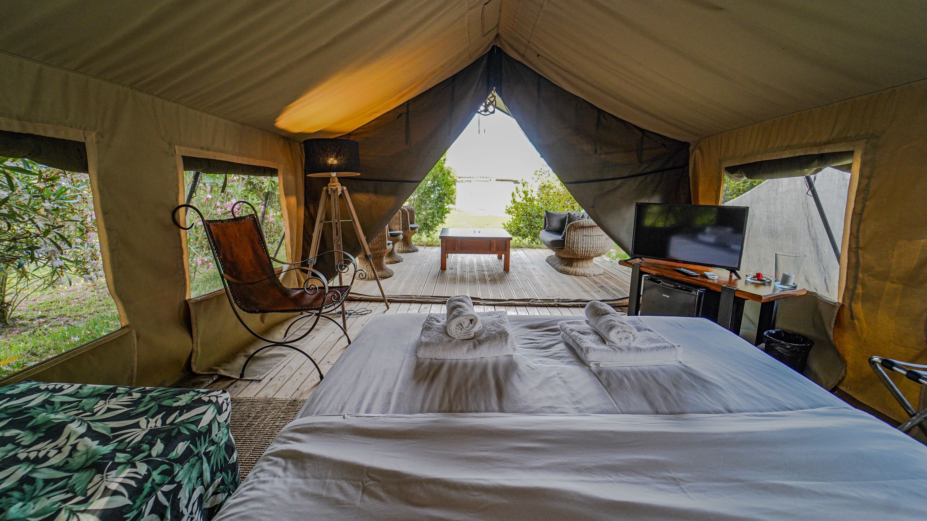 Tent | In-room safe, desk, soundproofing, iron/ironing board