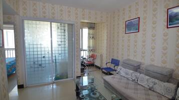 Suite, 1 Schlafzimmer | Wohnbereich | Fernseher
