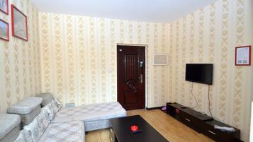 Suite, 1 Schlafzimmer | Wohnbereich | Fernseher