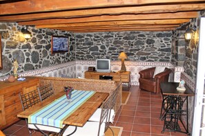 House, 2 Bedrooms | Living room | Flat-screen TV