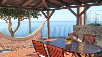House, 2 Bedrooms | Terrace/patio