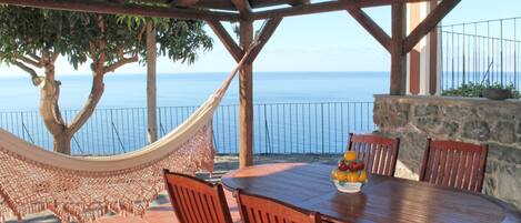 House, 2 Bedrooms | Terrace/patio