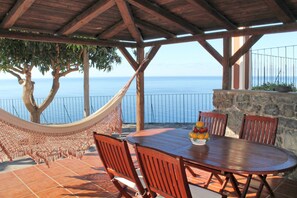 House, 2 Bedrooms | Terrace/patio