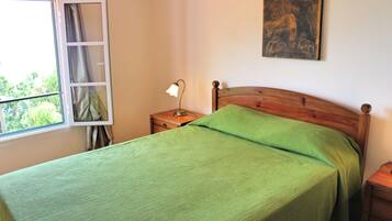 Rumah, 2 kamar tidur | 2 kamar tidur, brankas, dan setrika/meja setrika