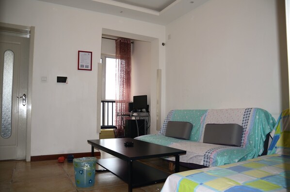 Suite, 1 Schlafzimmer | Wohnzimmer | Fernseher