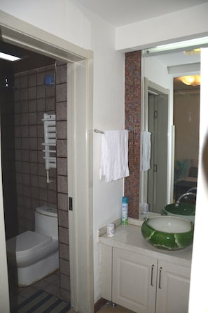Suite, 1 Schlafzimmer | Badezimmer | Dusche, kostenlose Toilettenartikel, Haartrockner