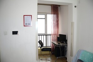 Suite, 1 Schlafzimmer | Wohnzimmer | Fernseher