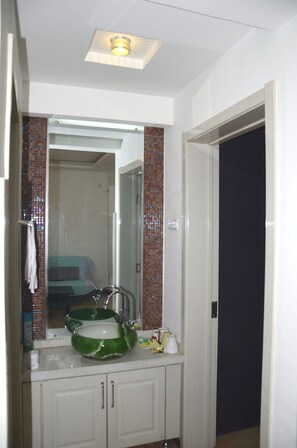 Suite, 1 Schlafzimmer | Badezimmer | Dusche, kostenlose Toilettenartikel, Haartrockner