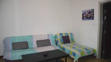 Suite, 1 Schlafzimmer | Wohnzimmer | Fernseher
