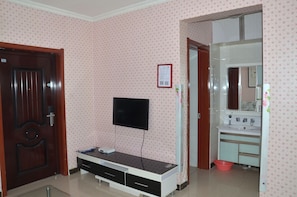 Suite, 1 Schlafzimmer | Wohnbereich | Fernseher
