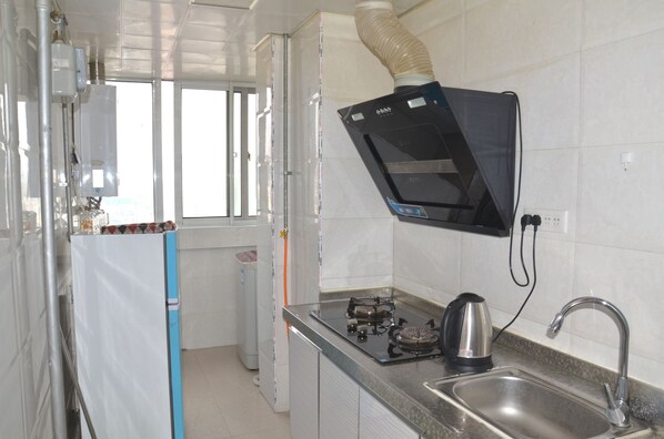 Suite, 1 Bedroom | Private kitchenette | Fridge, stovetop, rice cooker, cookware/dishes/utensils