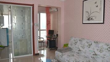 Suite, 1 Schlafzimmer | Wohnbereich | Fernseher