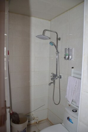 Suite, 1 Schlafzimmer | Badezimmer | Dusche, Regendusche, kostenlose Toilettenartikel, Haartrockner