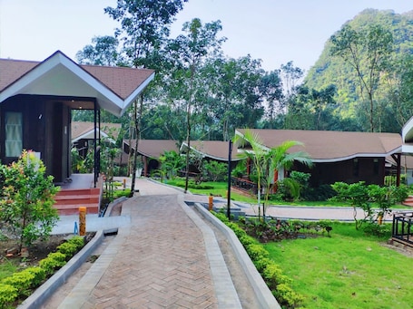 Residence Deluxe | Minibar, in-room safe, desk, free WiFi