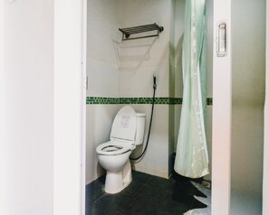 Dobbeltrom | Bad | Dusj, toalettartikler (inkludert) og håndklær