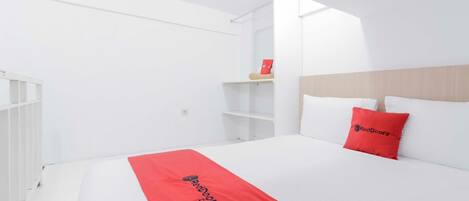 Desk, free WiFi, bed sheets