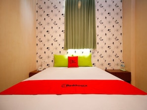 Desk, free WiFi, bed sheets