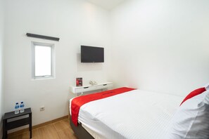 Escritorio, wifi gratis, ropa de cama