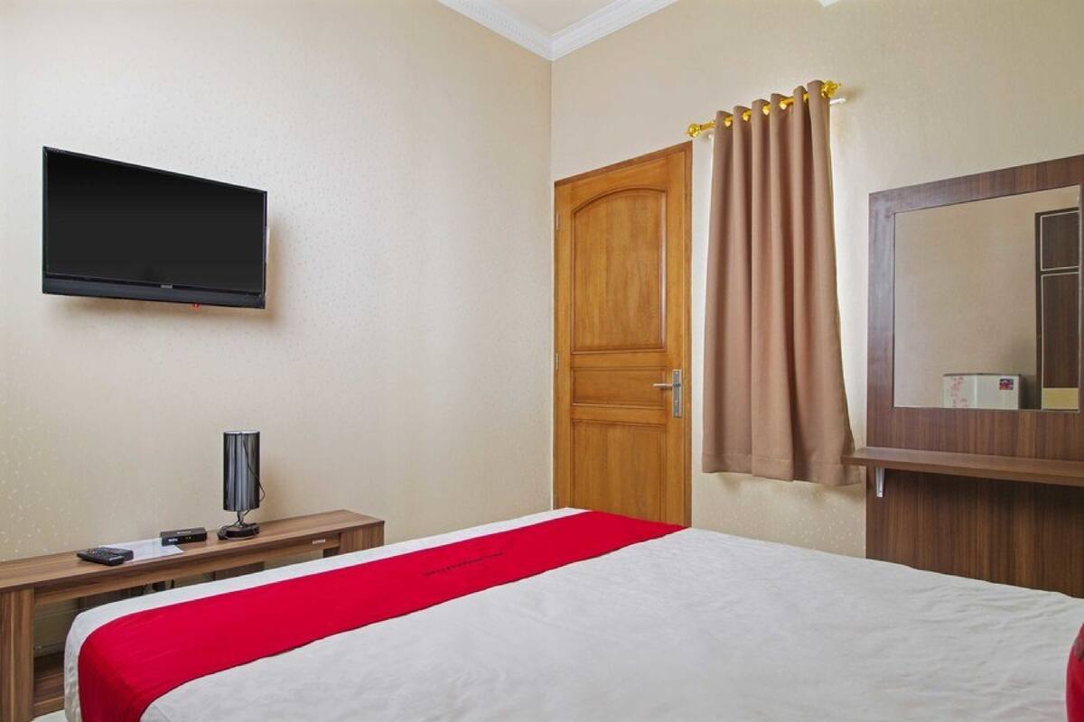 Escritorio, wifi gratis, ropa de cama